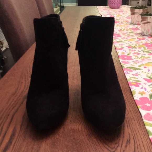 Nine West black suede booties - Picture 5 of 6